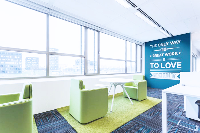 辦公室軟裝設(shè)計(jì)創(chuàng)意，怎樣讓您的裝飾效果好還花錢(qián)少