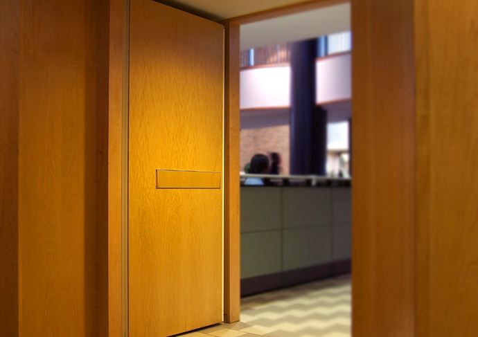 北京辦公室的門用什么材料好？