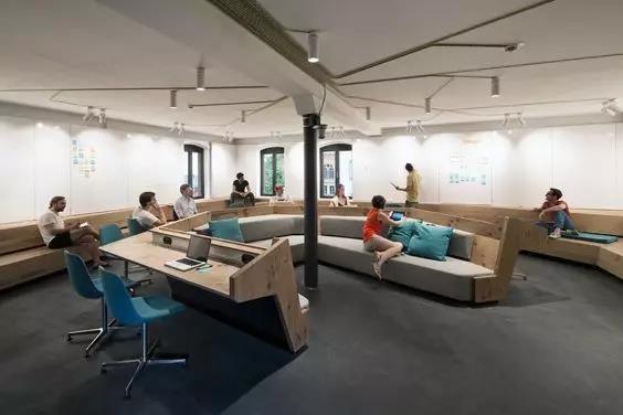 有這樣的會議室， 下班前突然開會 ，沒關(guān)系.....